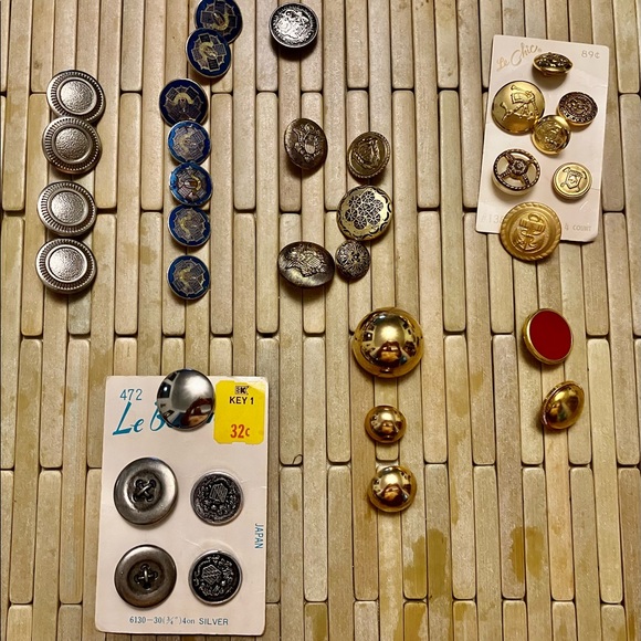 VINTAGE BUTTONS UNIQUE SETS & SINGLES METALLIC ENAMELED INSIGNIA MILITARY - Picture 1 of 10